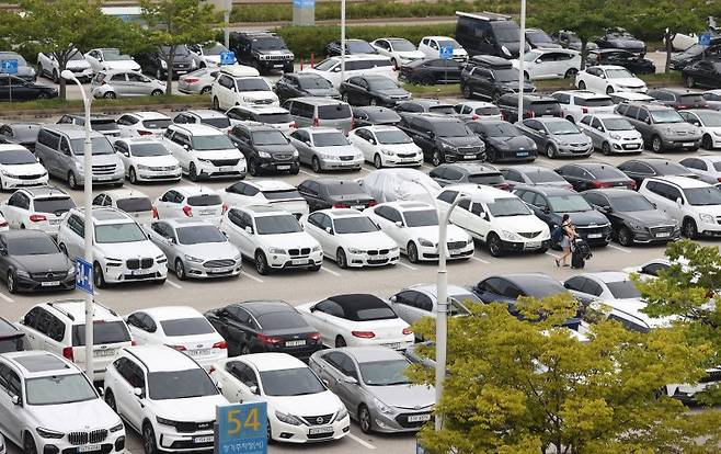 차량 들어찬 인천국제공항 주차장. 사진=연합뉴스