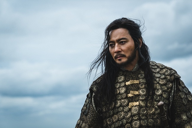 Arthdal Chronicles: The Sword of Aramoon Jang Dong-guns character steal has been revealedArthdal Chronicles, which will be broadcasted on September 9th, will be released on September 9th. Arthdal Chronicles: The Sword of Aramun (Written by Kim Young-hyun, Park Sang-yeon / Directed by Kim Sang-yeon / Production Dragoon / Production Studio Dragon, KPJ) is a new name for Arthdal Chronicles Season 2, It is a myth of Arthdal, written by a sword master, Tagon! A drama depicting the fateful story of Taealha.8 years after the Arthdal Chronicles.The released photo captures the majestic charisma of Arthdals first king, Tagon! Now the aura of the absolute ruler, which no one can stand in his way and refute, fills the angle.In the Arthdal Chronicles: The Sword of Aramoon, Tagon! is the Lord of Arthdal that everyone adores.It is kind to my people and the common people, but it is horribly scary and cruel to the enemy. It will show the mature Tagon!Its been a long time, Tagon!Jang Dong-gun, who came back to the station, was very curious about the story behind the  ⁇ Arthdal Chronicles, and said that he was glad to be able to meet again with the Arthdal Chronicles: The Sword of Aramoon.In addition, Tagon!, the first part of the book, showed a strong and irresistible appearance to gain ambition and desire. This time, I tried to express the anxiety and sensitivity of the power who has everything.