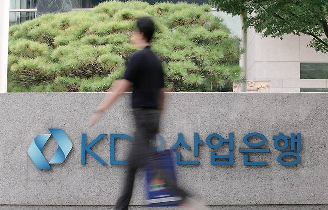 산은과 해진공은 HMM 영구채를 해소하기가 쉽지 않을 것으로 보인다.[사진=뉴시스]