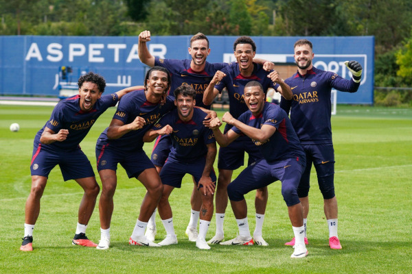 훈련에 복귀한 킬리안 음바페(아랫줄 맨 오른쪽). 사진=파리생제르맹(PSG) SNS