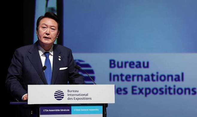 윤석열 대통령이 지난 6월 20일 국제박람회기구(BIE) 4차 프레젠테이션 마지막 연사로 나와 2030 부산국제박람회의 유치 필요성을 전하고 있다.&nbsp; &nbsp;연합뉴스&nbsp; &nbsp;