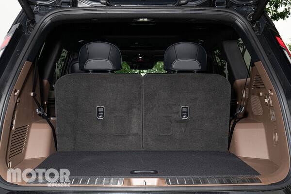 3열을 펼쳤음에도 넉넉한 트렁크 공간 모터매거진 최재혁 기자