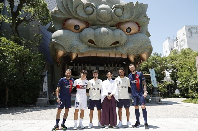 일본투어에서의 네이마르(맨 왼쪽)와 이강인(왼쪽에서 두 번째). /사진=PSG SNS