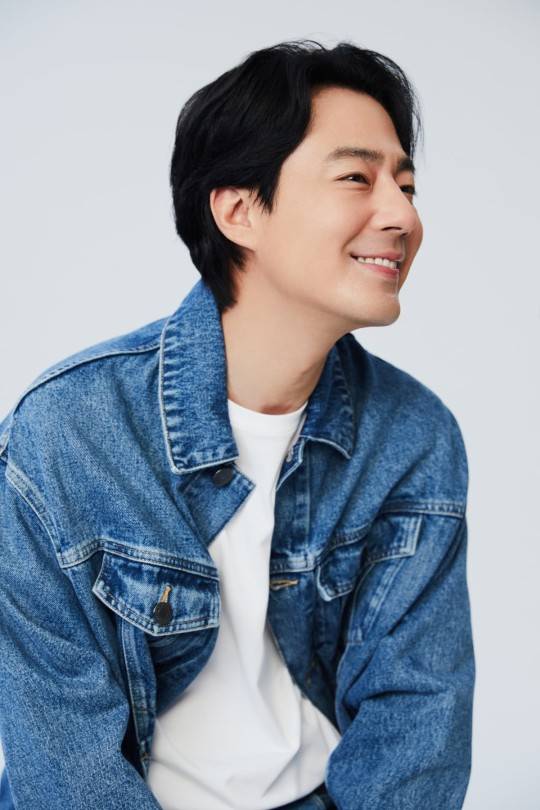 영화 '밀수'서 전국구 밀수왕 권 상사 역 열연