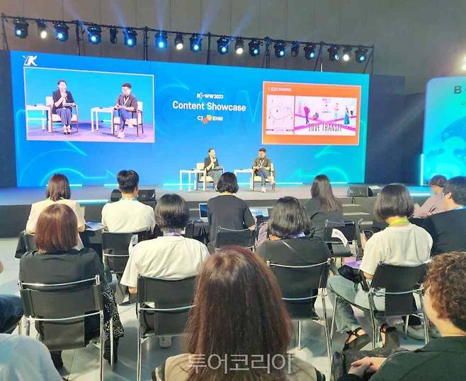 오늘(16일) 개막한 BCWW&nbsp;콘텐츠 쇼케이스에서 CJ ENM 서하승 대리와 박상혁 CP가 참가 하반기 선보일 콘텐츠들을 소개하고, 기획의도와 K-예능 고유한 특징, 트렌드에 대해 이야기를 나눴다.&nbsp;&nbsp;