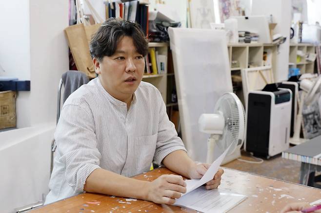 - YTN과 인터뷰하는 박기훈 작가 -