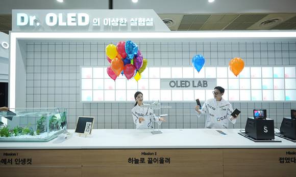 'K-디스플레이 2023'에 참가한 삼성디스플레이 부스 내 체험형 전시 존 '닥터OLED의 이상한 실험실' [사진=삼성디스플레이]
