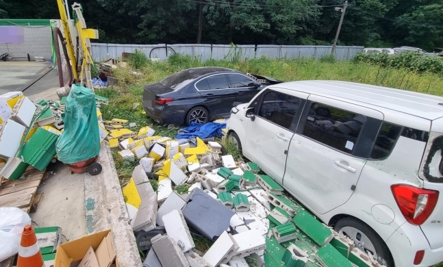 주유소로 돌진한 차량. 경기 부천소방서 제공