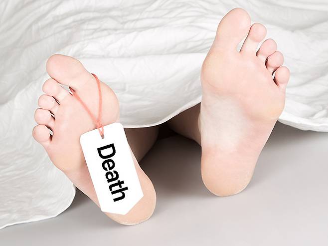 죽으면 우리 몸은 어떤 과정에 의해 '사라지는 것'일까? 사망 후 벌어지는 몸의 변화들을 시간 흐름에 따라 살펴본다. [사진=게티이미지뱅크]