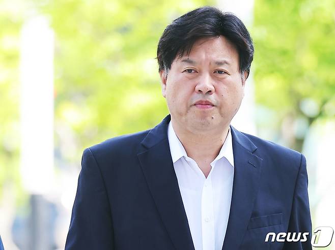 김용 전 민주연구원 부원장이 쌍방울 대북 송금 의혹과 관련해 참고인 신분으로 조사를 받기 위해 27일 오전 경기 수원시 영통구 수원지방검찰청에 출석하고 있다.(공동취재) 2023.7.27/뉴스1 ⓒ News1 김영운 기자