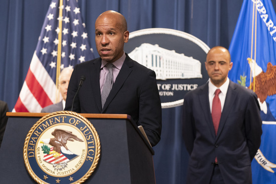 Under Secretary of the Treasury for Terrorism and Financial Intelligence Brian Nelson with U.S. Attorney Matthew Graves for the District of Columbia, speaks during a news conference on April 25 at the Department of Justice in Washington. [AP/YONHAP]