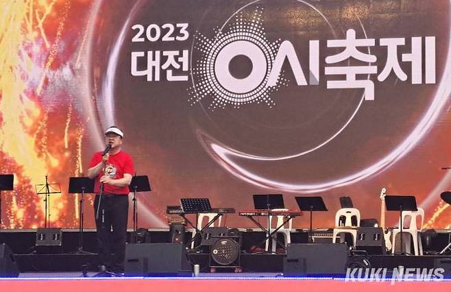 이장우 대전시장이 17일 0시 축제 폐막식장에서 한해 한해 채워나가는 축제를 만들겠다고 말하고 있다.&nbsp; &nbsp;사진=명정삼 기자.