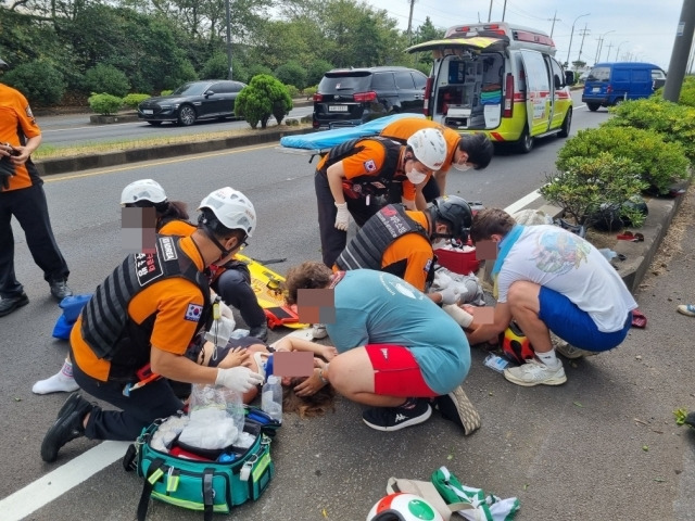 독일 잼버리 대원이 제주에서 오토바이 사고를 당해 병원으로 옮겨졌다. 제주도소방안전본부 제공