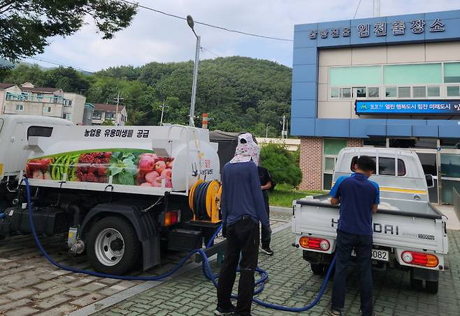 유용미생물 수송차량이 삼랑진읍을 방문해 농업용 유용미생물을 공급하고 있다. (사진=밀양시 제공) *재판매 및 DB 금지