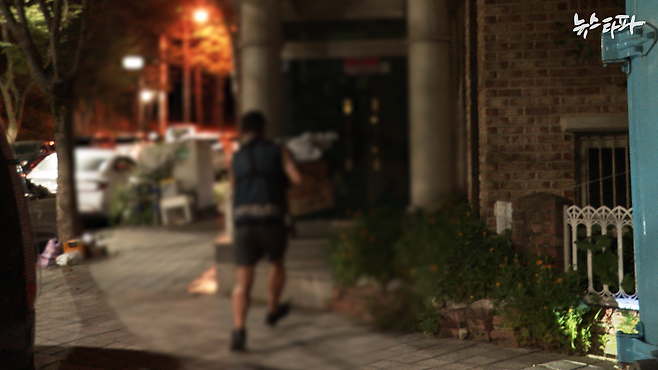 지난 7일 밤 만난 쿠팡 배송기사 A 씨는 새벽배송 시간인 아침 7시까지 계속 뛰어야 했다.&nbsp;