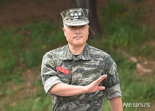 [화성=뉴시스] 김종택 기자 = 고(故) 채수근 상병 수사와 관련해 '집단항명 수괴' 혐의로 입건된 박정훈 전 해병대 수사단장이 18일 오후 경기도 화성시 해병대사령부에서 열린 징계위원회에 출석하고 있다. 2023.08.18. jtk@newsis.com