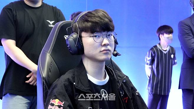 ‘페이커’ 이상혁이 19일 대전컨벤션센터 제2전시장에서 열린 LCK 서머 KT와의 최종결승진출전 경기를 준비하고 있다. 대전=박경호 기자 park5544@sportsseoul.com