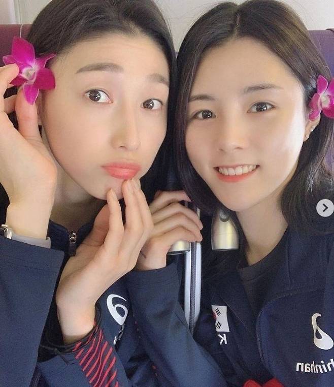 배구선수 이다영이 2020년 초 자신의 인스타그램에 김연경과 함께 찍은 사진을 올렸다. /인스타그램