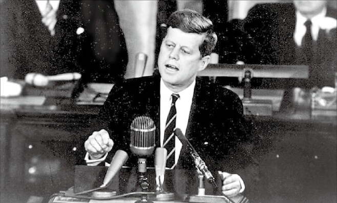 존 F 케네디 전 미국 대통령이 1961년 5월 25일 의회에서 ‘인간을 달에 보내겠다’는 역사적인 연설을 하고 있다.  /NASA 제공