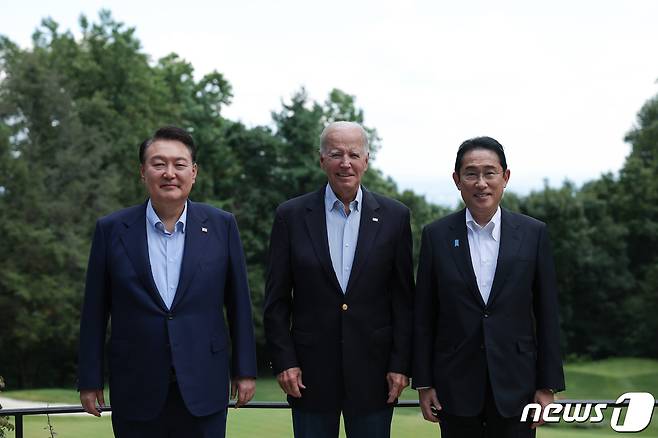 왼쪽부터 윤석열 대통령과 조 바이든 미국 대통령, 기시다 후미오 일본 총리. (대통령실 제공) 2023.8.18/뉴스1 ⓒ News1 오대일 기자