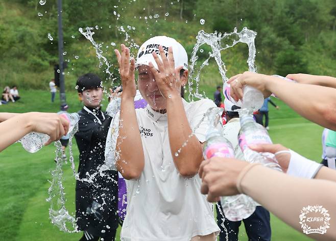 한진선 하이원리조트여자오픈2023 FR 우승축하 물세례. 사진제공=KLPGA