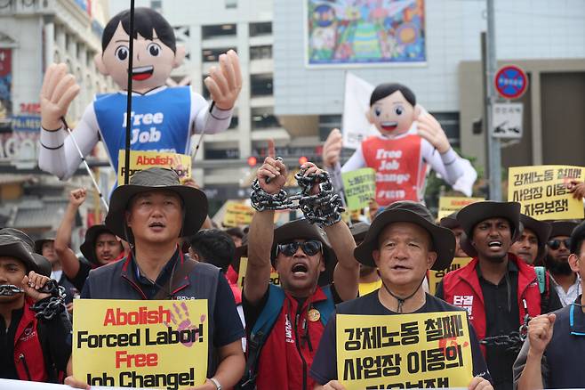 행사를 주최한 민주노총은 정부가 협약을 제대로 이행하지 않는다는 의견서를 국제노동기구에 제출할 예정이다. 강창광 선임기자