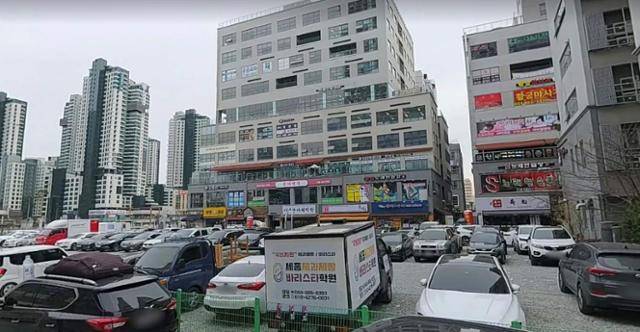 세종시가 정부세종청사와 인접한 나성동 상업지구에 숙박시설 설치 허가를 추진하자 지역주민들이 강력 반발하고 있다. 사진은 나성동 상가 풍경. 카카오맵 캡처