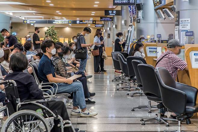 8월16일 서울 서대문구 연세 세브란스병원에서 환자들이 진료 접수를 기다리고 있다. ⓒ시사저널 최준필