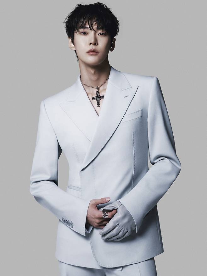 도영 화보. 돌체앤가바나 제공.