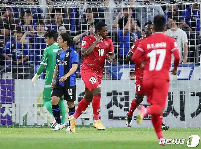 22일 인천광역시 중구 도원동 인천축구전용경기장에서 열린 AFC 챔피언스리그(ACL) 2023~2024 플레이오프 인천 유나이티드와 베트남 하이퐁FC의 경기에서 전반 5분 하이퐁 유리 수자 알메이다가 선제골을 넣은 뒤 골 세리머니를 하고 있다. 2023.8.22/뉴스1 ⓒ News1 박정호 기자