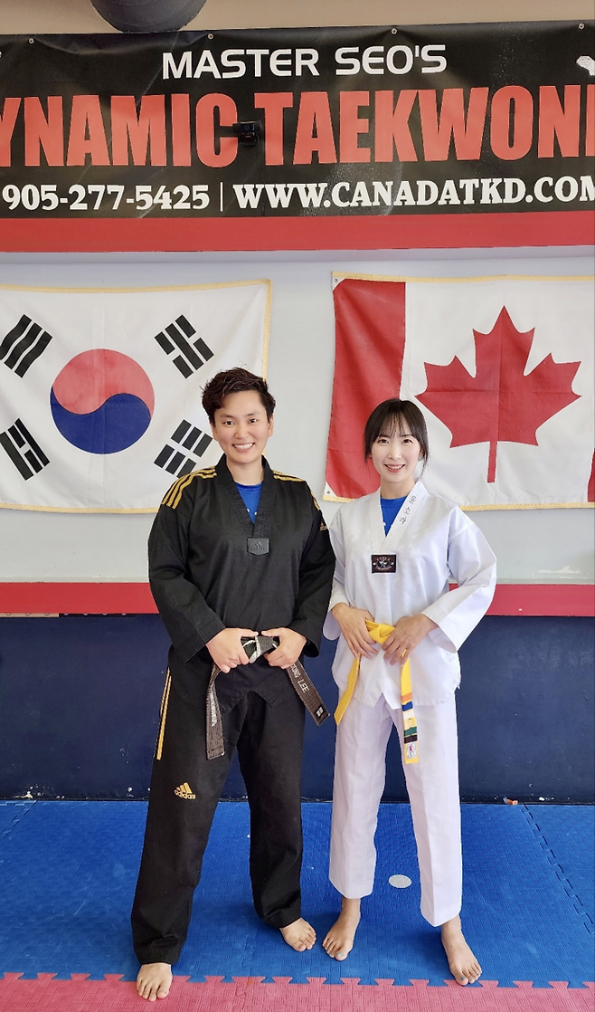 캐나다 토론토에서 태권도장을 운영하고 있는 이주영(왼쪽), 윤소라씨. 사진제공 | 윤소라씨.