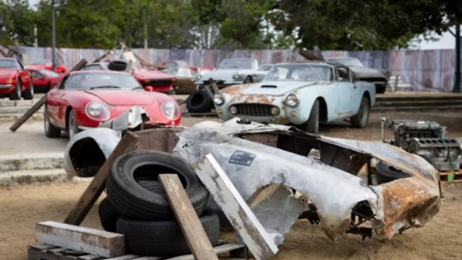 2004년 미국 플로리다주에 덮친 허리케인으로 발견된 페라리 차량 잔해 모습. [이미지출처=AFP 자료사진]