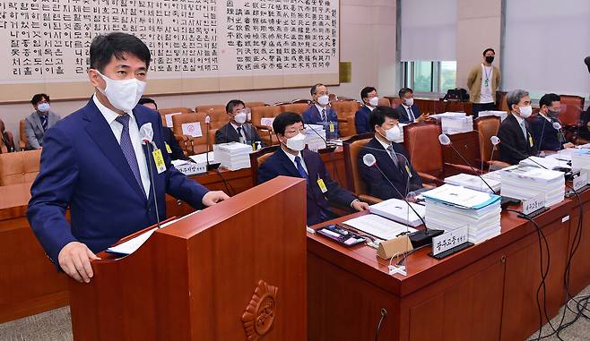 대법원장 후보자로 지명된 이균용 서울고등법원 부장판사가 대전고등법원장 시절인 2021년 10월8일 국회 법제사법위원회 국정감사에서 인사말을 하고 있다. 연합뉴스