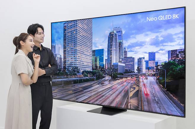 삼성전자 98형 네오 QLED 8K. / 사진=삼성전자