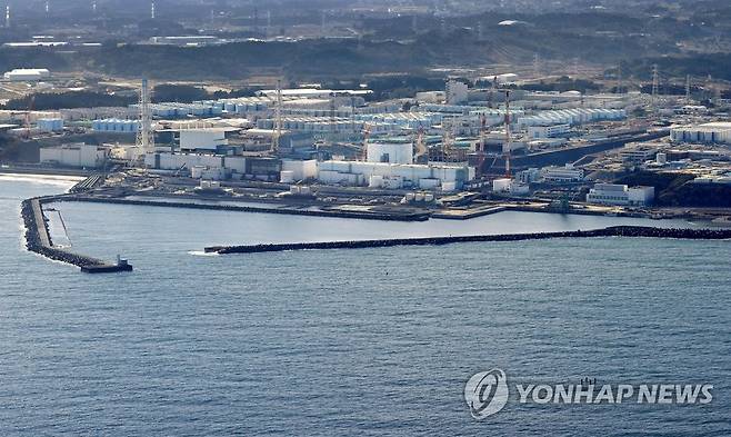 오염수 방류 앞둔 후쿠시마 제1원자력발전소 (도쿄 교도=연합뉴스) 기시다 후미오 일본 총리가 22일 후쿠시마 제1원자력발전소 오염수(일본 정부 명칭 '처리수')의 해양 방류 개시와 관련해 "기상 등 지장이 없으면 24일로 예상한다"고 밝혔다. 사진은 지난 1월19일 촬영된 후쿠시마 제1원자력발전소.   2023.8.22 photo@yna.co.kr