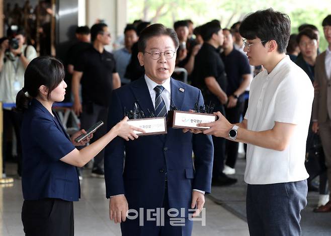 이재명 더불어민주당 대표가 백현동 개발 비리 의혹 관련 조사를 받기 위해 지난 17일 서울 서초구 서울중앙지방검찰청에 피의자 신분으로 출석하고있다. (사진=이데일리 방인권 기자)