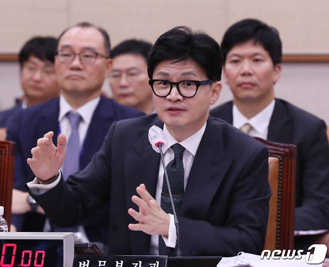 한동훈 법무 장관이 23일 오후 서울 여의도 국회에서 열린 법제사법위원회 전체회의에서 의원들의 질의에 답변하고 있다. 2023.8.23/뉴스1 ⓒ News1 송원영 기자