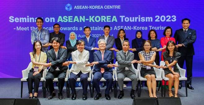 23일 서울 웨스틴조선호텔에서 열린 '2023 한-아세안 관광세미나' 주요 참석자들이 단체사진을 찍고 있다. [사진제공 = 한-아세안센터]