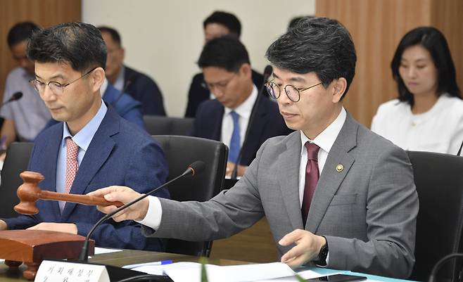 김완섭 기획재정부 차관이 8월 23일 오전 서울 영등포구 한국수출입은행에서 열린 ‘재정사업평가위원회’를 주재하고 있다. 기획재정부 제공