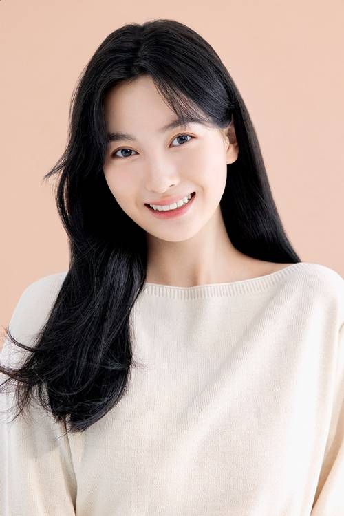 갈소원 프로필 공개, 영화 ‘7번방의 선물’ 속 예승이로 사랑을 받았던 배우 갈소원이 훌쩍 성장한 모습으로 프로필 공개와 함께 성인 배우로서 도약을 예고했다. 사진=YG