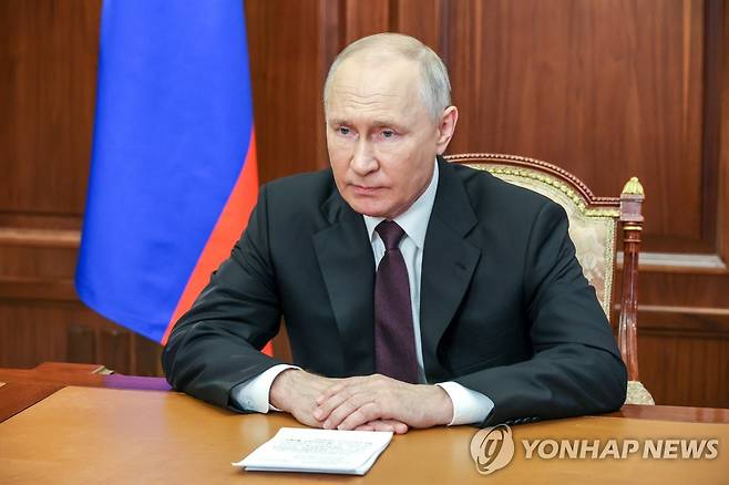 남아공 브릭스 정상회의서 화상연설하는 푸틴 (요하네스버그 타스=연합뉴스) 블라디미르 푸틴 러시아 대통령이 22일(현지시간) 남아프리카공화국에서 열린 브릭스 정상회의에서 화상으로 연설을 하고 있다. 2023.8.22 photo@yna.co.kr