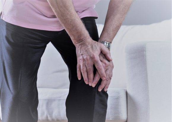 류머티스 관절염은 자가면역질환으로 혈액검사와 증상 등으로 진단한다. [사진=게티이미지뱅크]