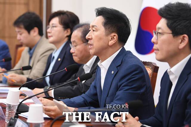 국민의힘은 24일 일본 후쿠시마 오염수 방류와 관련 "국민의 안전과 생명을 지키는 것을 최우선으로 할 것"이라고 밝혔다. 오염수 방류에 반대하는 야당을 향해서는 "사실상 우리 수산물 불매운동"이라고 날을 세웠다. /이새롬 기자