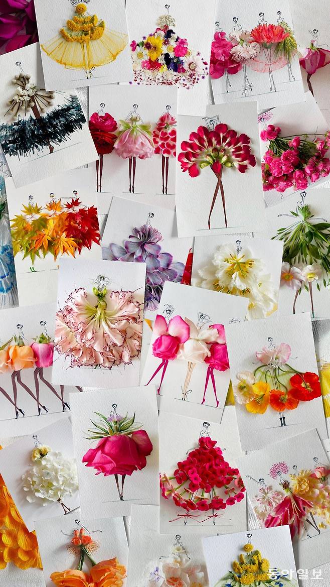 김재석 작가의 작품 컬렉션. 작가의 뮤즈라 할 수 있는 캐릭터 수수걸이 생화로 만든 드레스를 입은 모습이 이채로우면서도 산뜻하다.  사진제공 김재석 작가