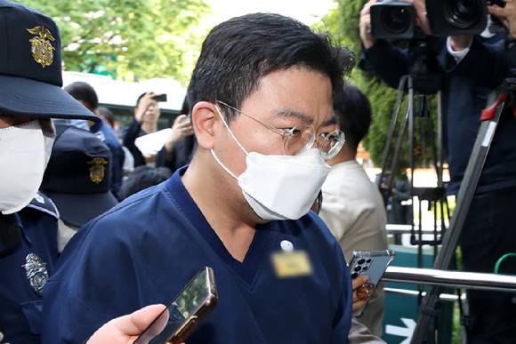 검찰이 SG증권발 대규모 하한가를 기록했던 4월 24일의 폭락은 라덕연 대표(사진) 일당의 시세조종과는 관련이 없다고 보면서 전 거래일인 21일을 시세조종일로 산정했다.  [사진=뉴시스]