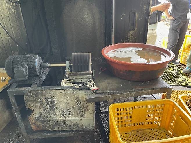 불판 세척업체 내부.[자료=제주도 자치경찰단]