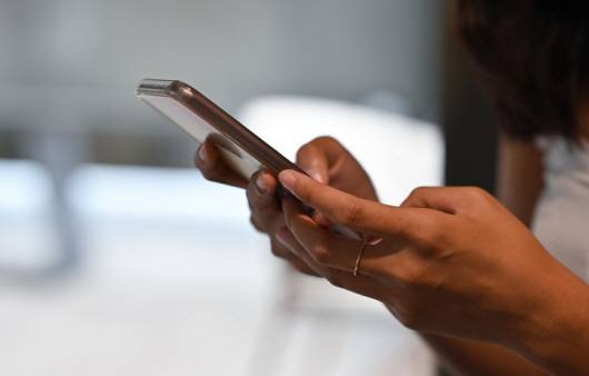 현대인들의 손가락은 쉴 틈이 없다 | 출처: 게티이미지뱅크