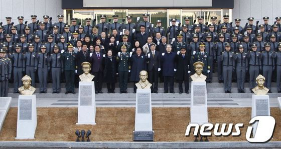 지난 2018년 제99주년 '3·1절'을 맞아 열린 육군사관학교의 '독립전쟁 영웅' 흉상 제막식. (육군사관학교 제공) 2018.3.1/뉴스1