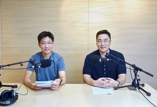 수학자 이승재 서울대 박사후연구원 (왼쪽), 인문학자 이은수 서울대 철학과 교수 (오른쪽). 수학동아 제공