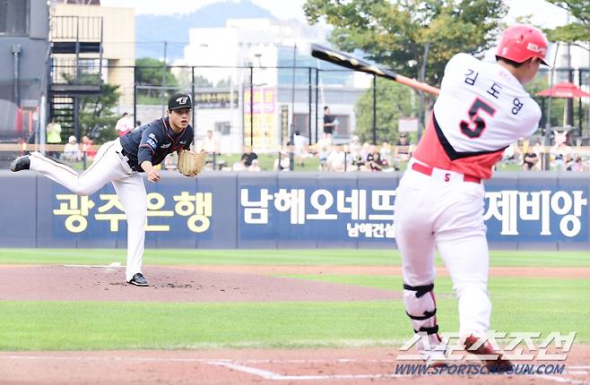 1회 한화 문동주를 상대로 타격하는 KIA 김도영. 우익수 뜬공으로 물러났다. 광주=송정헌 기자songs@sportschosun.com